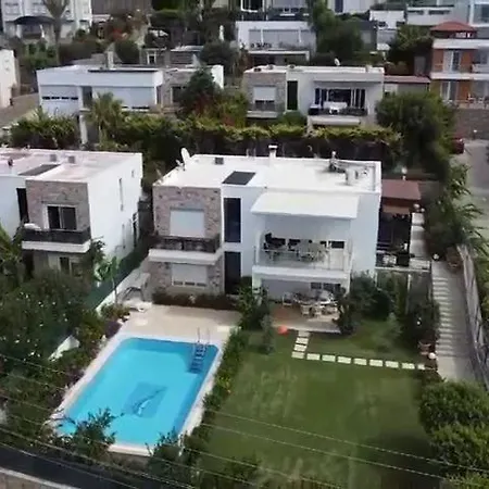 2-storey With Pool In Αλικαρνασσός