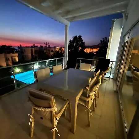 빌라 2-storey With Pool In *